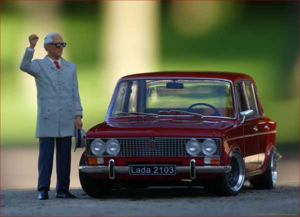 1:18 Lada 2103 / DDR Car - Red.Edition -